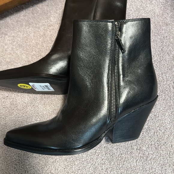 Nwt Sam Edleman leather bootie. - Picture 6 of 6